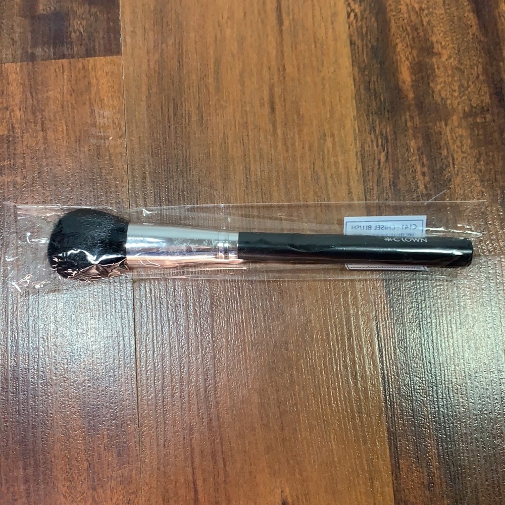Crown Brush C141 Small Chisel Brush NWT Pro Makeup Highlighter Blush - Picture 2 of 7